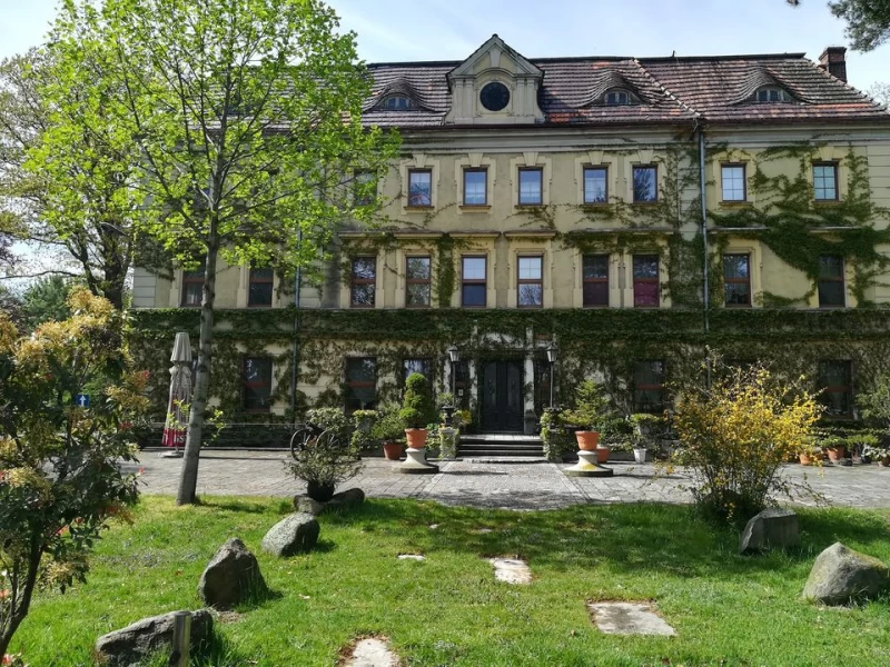 Pałac w Wojnowicach. Dwustuletnia rezydencja szlachecka w niewielkiej wsi